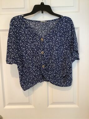 SO Navy Floral Button-Front Crop Top